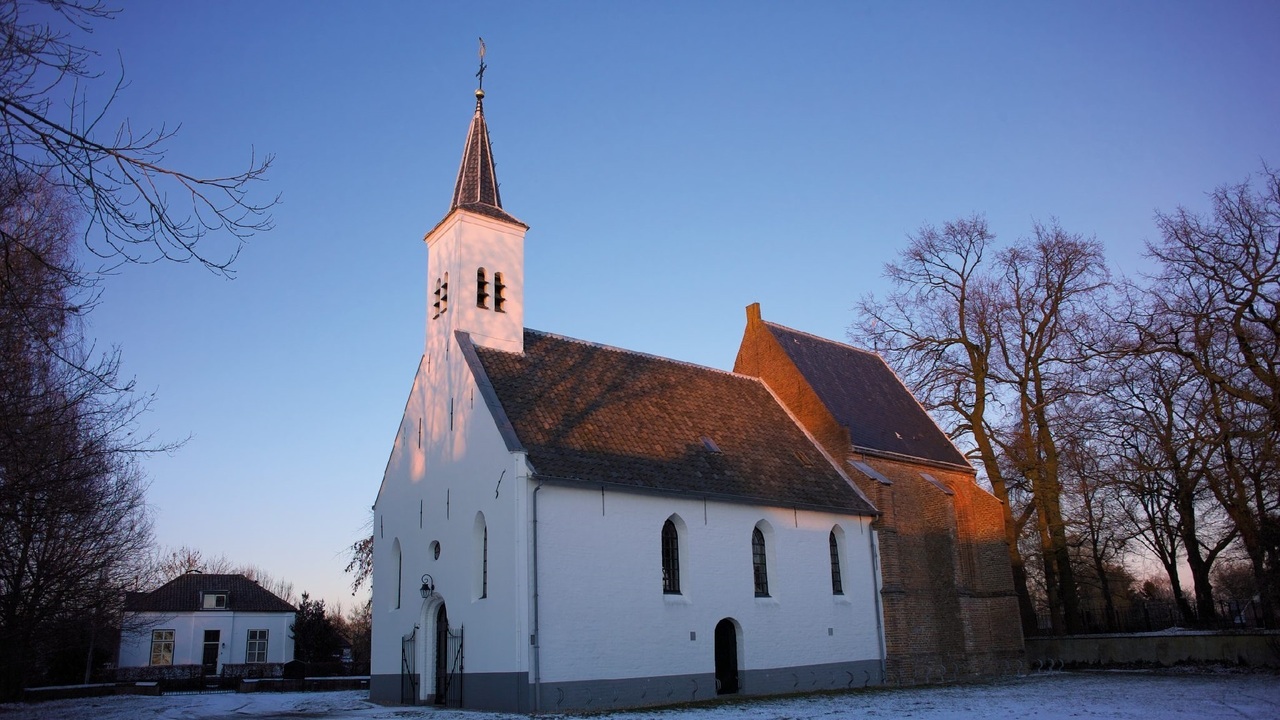 Protestante Gemeente kerk en kapel (Agatha Kapel in Kapel Avezaath)